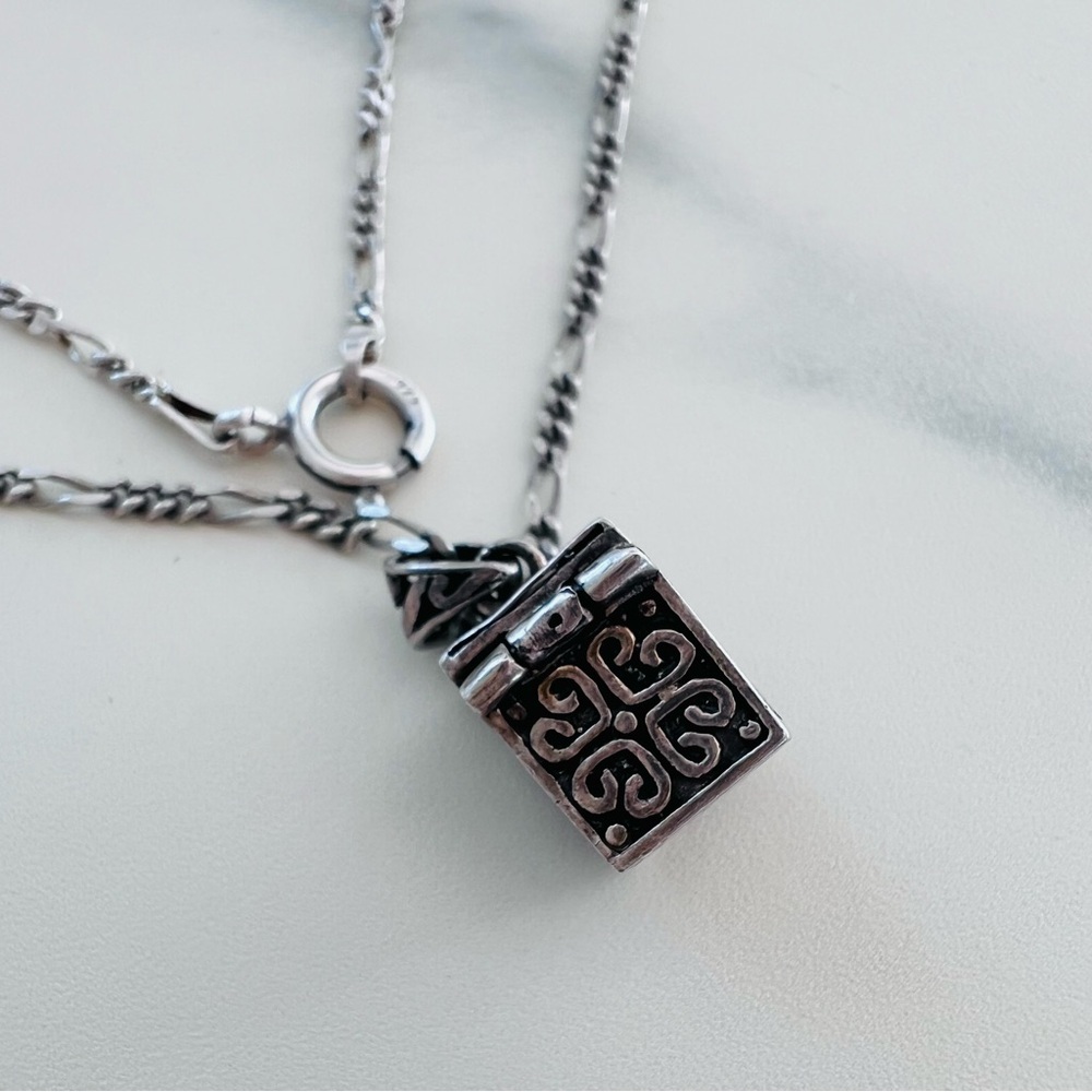 Mysterious Vintage .925 Sterling Prayer Box w/ Hinged Lid and 2mm Figaro Chain - Picture 8 of 16